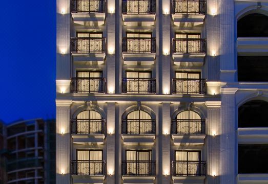 4. 로열 참 호텔..