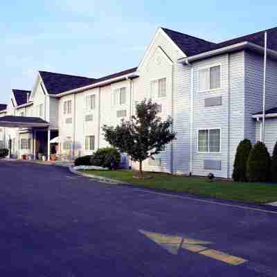 Best Western Crown Inn  Suites Hotel Exterior