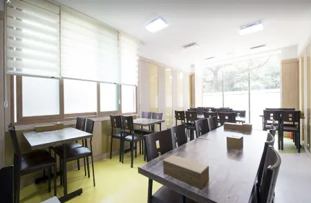 Golden Park Hotel Отели рядом с достопримечательностью «Jeju Jeolmul Natural Recreation Forest»