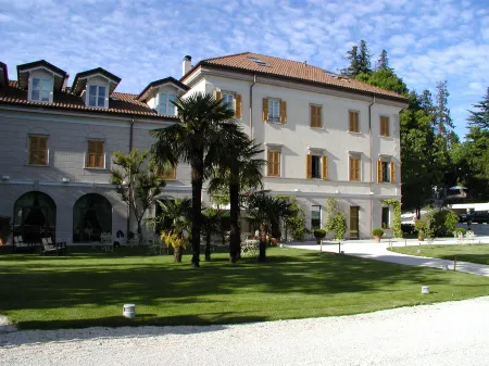Art Hotel Varese Отели рядом с достопримечательностью «Stazione di Varese»