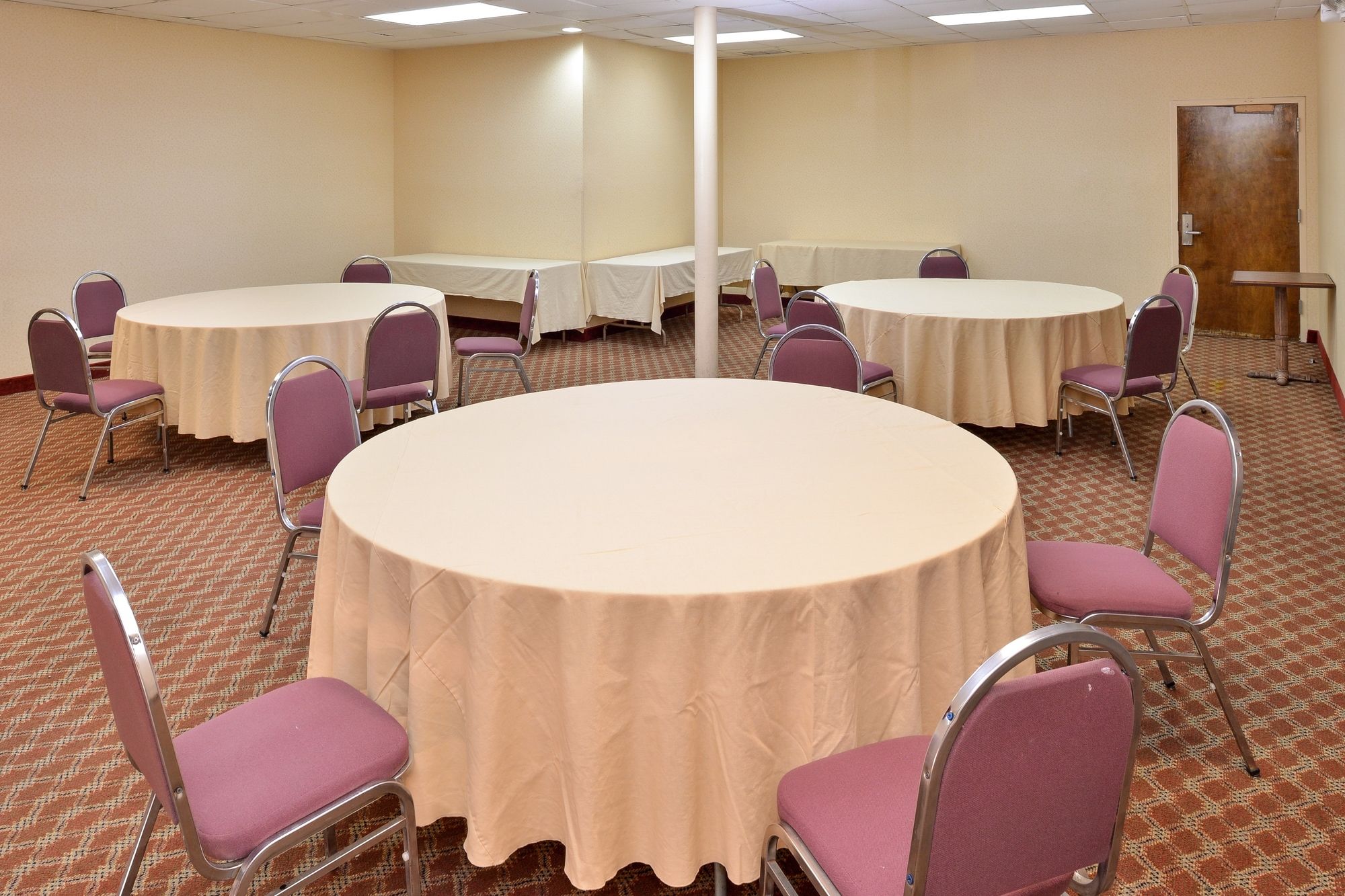 Red Roof Inn & Suites Newark - University