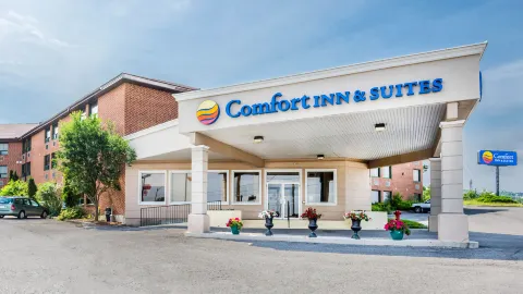 Comfort Inn & Suites in Simcoe County