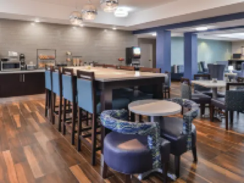 La Quinta Inn & Suites by Wyndham Atlanta South - Newnan ニューナンのホテル