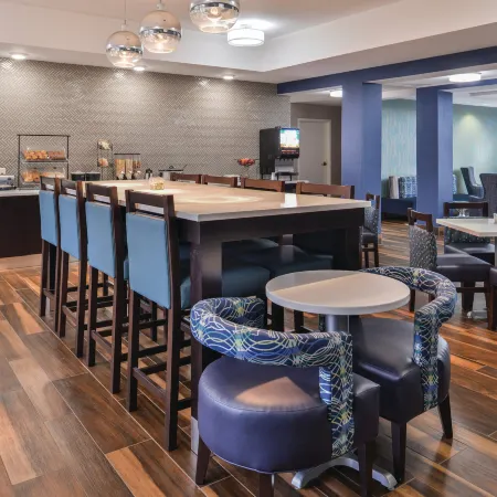 La Quinta Inn & Suites by Wyndham Atlanta South - Newnan