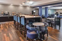La Quinta Inn & Suites by Wyndham Atlanta South - Newnan Hotels in Newnan