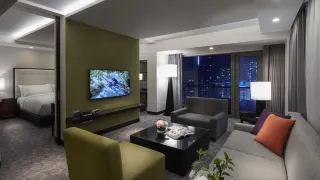 220b0s000000htva05609 R 320 180 R5 D