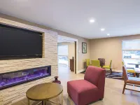 La Quinta Inn & Suites by Wyndham Detroit Utica Hotels in Utica