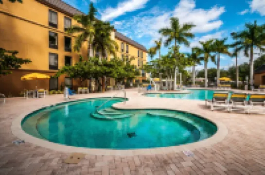 โรงแรม ฮอลิเดย์ อินน์ เซนต์ปีเตอร์สเบิร์ก เวสต์ บาย IHG