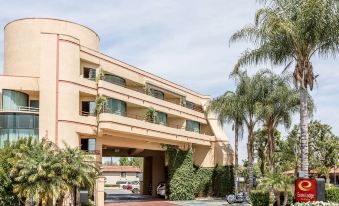 Econo Lodge Inn & Suites Riverside - Corona