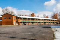 Quality Inn & Suites Munising Hotels in Wetmore