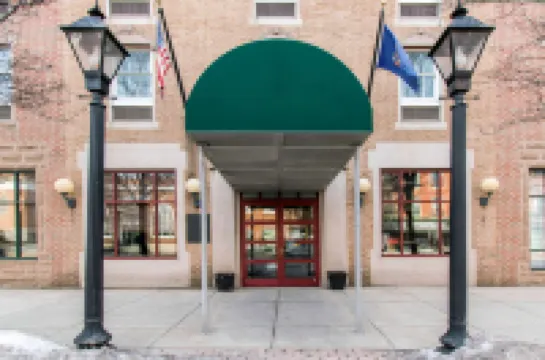 يونيفيرسيتي هوتل آند سويتس شيبينسبرج، ترايدمارك باي ويندام فنادق في 