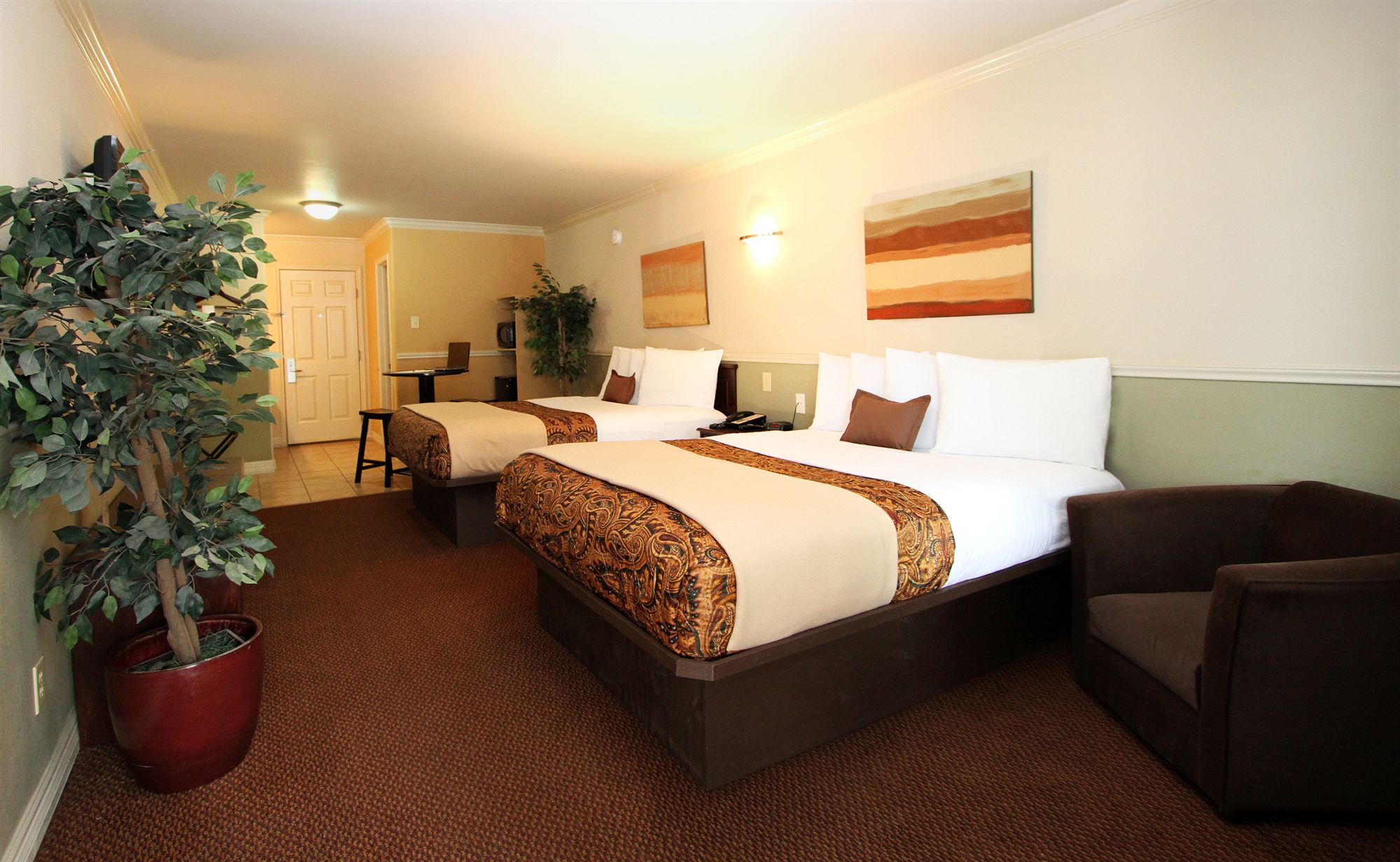 Family Garden Inn & Suites