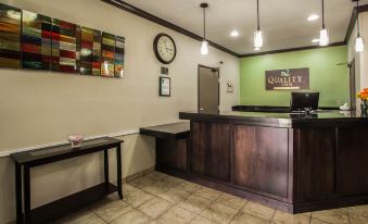 Quality Inn Near I-72 and Hwy 51