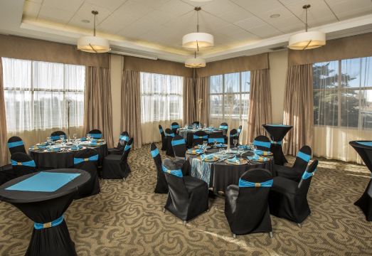 4. 홀리데이 인 레..