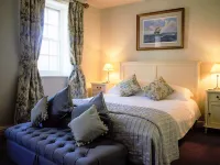 White Horse & Griffin Hotels near The Staircase Cafe