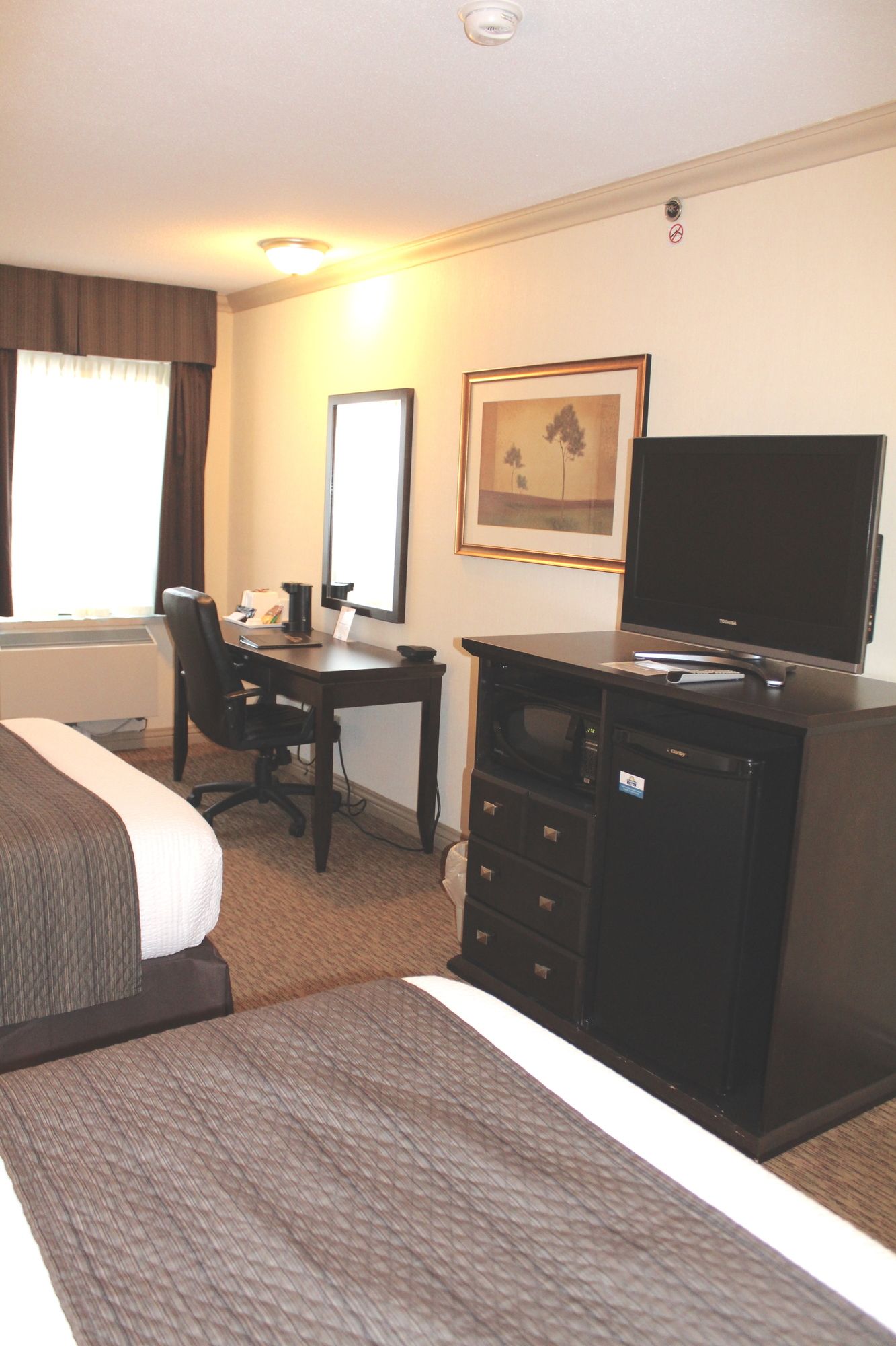 Days Inn & Suites by Wyndham Sault Ste. Marie on