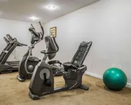 Clarion Inn & Suites at the Outlets of Lake George - Gym