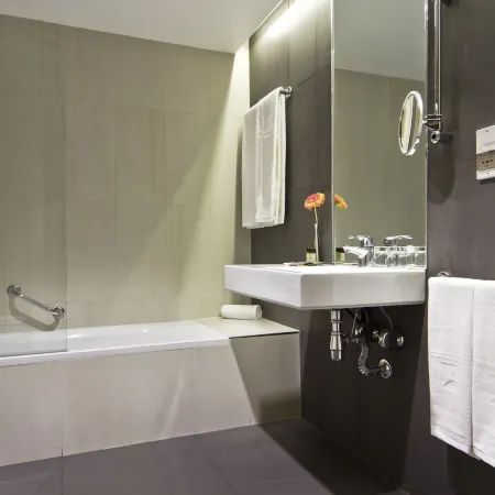SANA Reno Hotel Отели рядом с достопримечательностью «Универмаг El Corte Ingles»