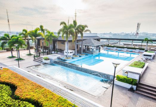 5. 르피셔 호텔 바..