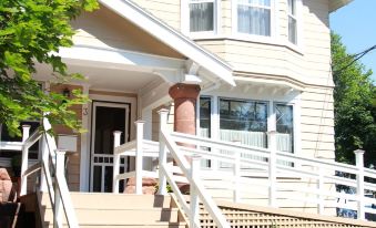 The Sonata Inn - Housity