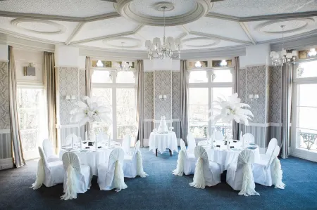 Duke of Cornwall Hotel Отели рядом с достопримечательностью «Mayflower International Marina»