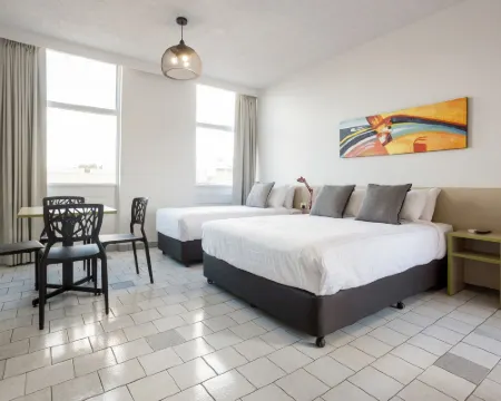 ไนท์แคปที่โรงแรมเอเมอรัลด์สตาร์ โรงแรมในเอเมอรัลด์