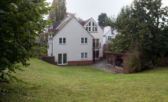 Beech Lodge Apartments, 2 Bed Apts Close to Headington Hospitals