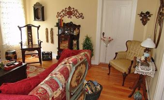 Frog Hollow Bed and Breakfast - Housity