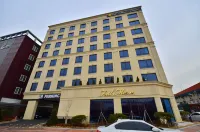 Full Moon Hotel Hotels near Sinpo Market