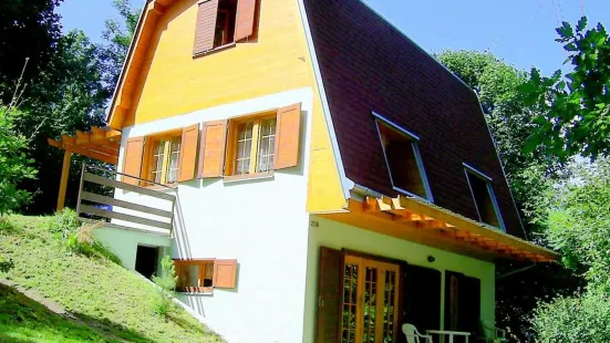 House with 4 Bedrooms in Znojmo, with Furnished Garden and Wifi