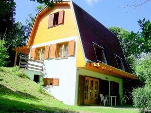 House with 4 Bedrooms in Znojmo, with Furnished Garden and Wifi