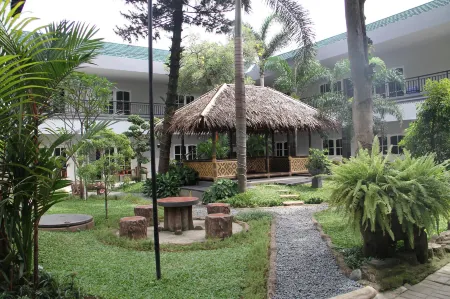 Mandala Hotel Отели в г. Neglasari