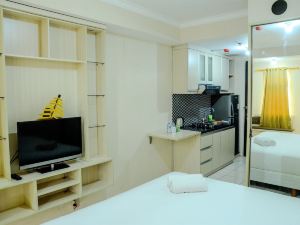 Simply Studio Room at Grand Serpong Apartment by Travelio