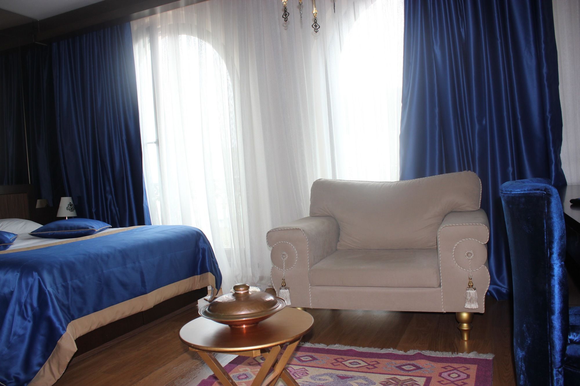 Ottoman by Onas Suites