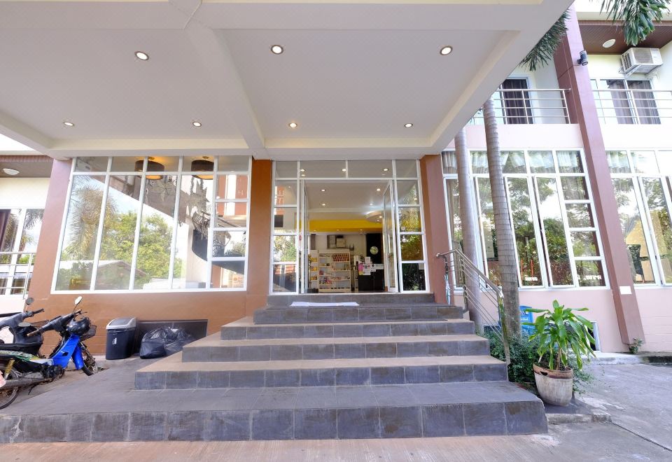 The Room Hotel - Housity