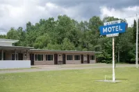 Three Lakes Motel