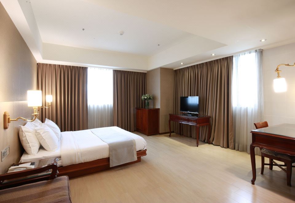 3. 하이니스 호텔..