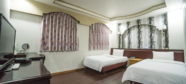 W L Fun House Hotel (Hsinchu) Hotele w: Xinzhu