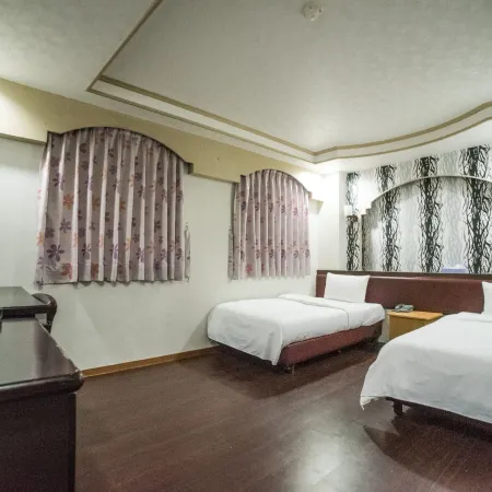 W L Fun House Hotel (Hsinchu) Отели рядом с достопримечательностью «Торговый центр Big City»