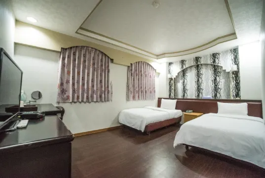 W L Fun House Hotel (Hsinchu)