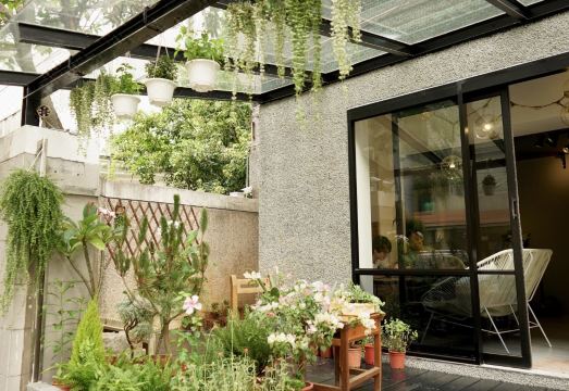 Cafe HotelHotel Overview