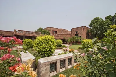 Faisalabad Serena Hotel Hôtels à proximité de : Al Raheem Valley Park