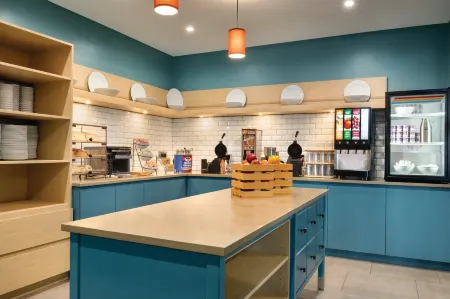 Country Inn & Suites by Radisson, West Bend, WI Отели рядом с достопримечательностью «The Pour House»