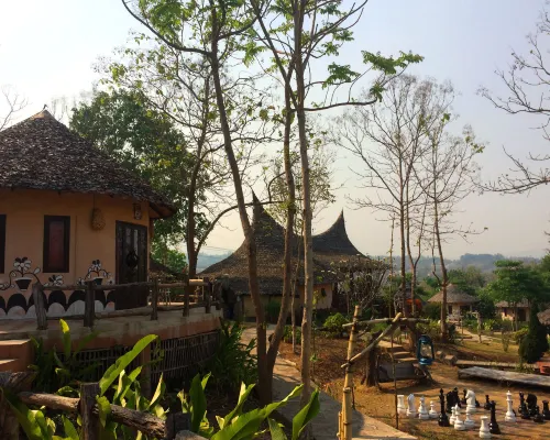 Mari Pai Resort Hotels near The Land Split