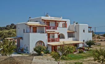 Ydreos Studios & Apartments