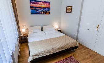 Anabelle Bed and Budapest