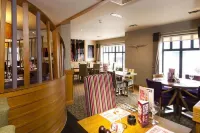 Premier Inn Dartford Hotel dekat Emmetts Garden