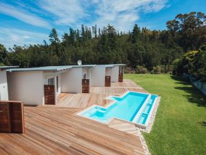 A Riverbed Guesthouse