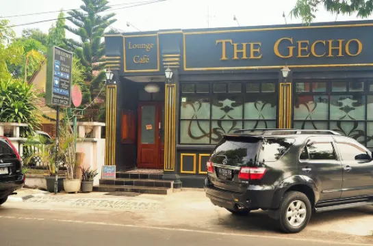 The Gecho Inn Town