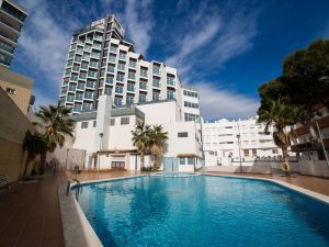 Hotel La Familia Gallo Rojo